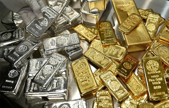 Friday Gold Silver Rate : चांदी की कीमतों में लगातार गिरावट...आज प्रति किलो 15,000 रुपये हुई सस्ती 