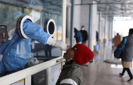 कोरोना वायरस की घटी रफ्तार, 24 घंटे में मिले 1 लाख 67 हजार मरीज