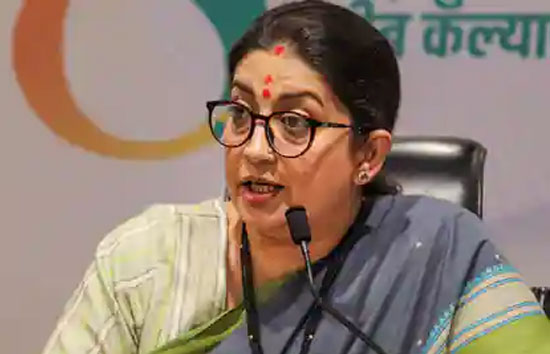 karnataka Assembly Election : स्मृति ईरानी का बड़ा बयान, कहा-अमेठी में प्रियंका गांधी को नमाज पढ़ते देखा