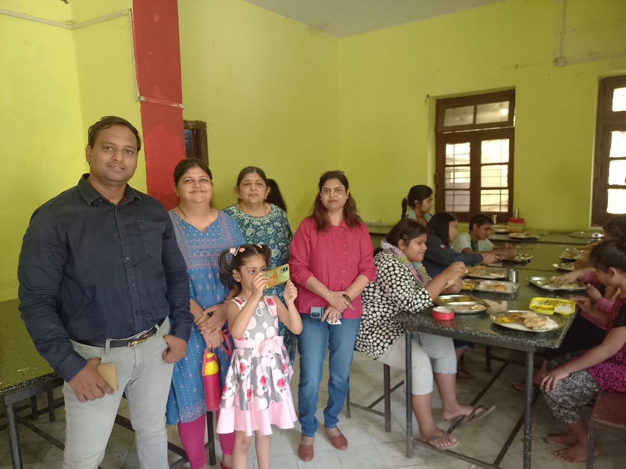 बीबीएफए द्वारा बाल गृह में भोजन वितरण