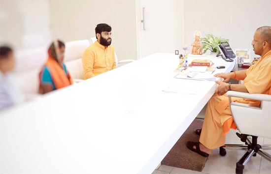 अयोध्या गैंगरेप केस :आरोपियों ने अस्पताल में पीड़िता के परिजनों को दी धमकी, सपा ने नेताओं पर FIR, अब बुलडोजर की कार्रवाई की तैयारी 