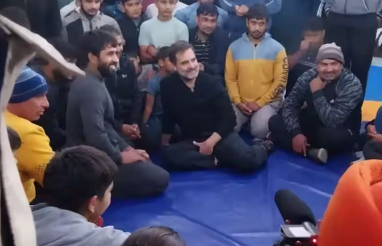 सुबह-सुबह हरियाणा पहुंचे राहुल गांधी, अखाड़ा पहुंचकर पहलवानों से की मुलाकात 