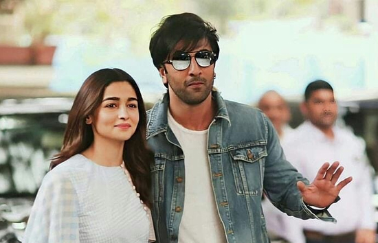 बॉलीवुड के ये फेमस लव बर्ड जल्द रचाएंगे शादी, अक्टूबर में होंगे एक दूजे के 