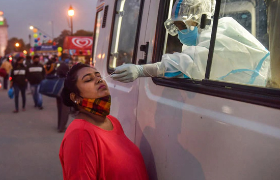 coronavirus update : देश के कई राज्यों में फिर पांव पसार रहा कोरोना वायरस, 24 घंटे में 949 नए केस