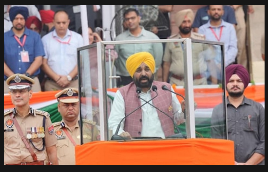 15 अगस्त पर बुलेट प्रूफ ग्लास से भगवंत ने दिया भाषण तो विपक्ष ने घेरा, लगाई क्लास