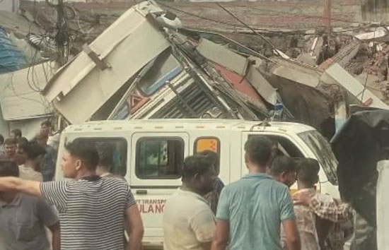 लखनऊ में भरभराकर गिरी 3 मंजिला इमारत, 4 की मौत, 20 ज्यादा घायल  