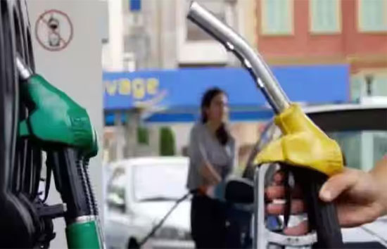 Petrol Diesel Price Today :कच्चे तेल की कीमतें स्थिर, नहीं बदले आज पेट्रोल-डीजल के दाम