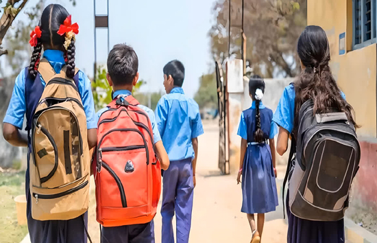 गर्मी से कई राज्य बेहाल, नौतपा के कहर से बच्चों के साथ टीचर भी हो रहे बेहोश, स्कूल बंद  