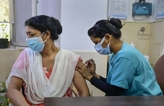 Corona new case in  India : कोरोना के नए मामलों में आई कमी, 24 घंटे में 11,793 केस 