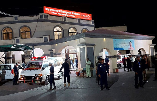 ऑपरेशन सिंदूर के तहत मिट्टी में मिले आतंकी ठिकाने, सड़कों पर एंबुलेंस, एयरस्ट्राइक के बाद खौफ में पाकिस्तानी 