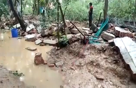 यूपी : बारिश बनी काल, लखनऊ में दीवार गिरने से 9 तो उन्नाव में छत गिरने से 3 की मौत 