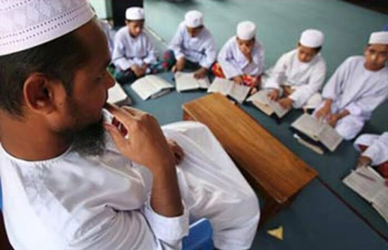 यूपी : मदरसों में अनिवार्य हुआ राष्ट्रगान, लिए गए कई अन्य बड़े फैसले 