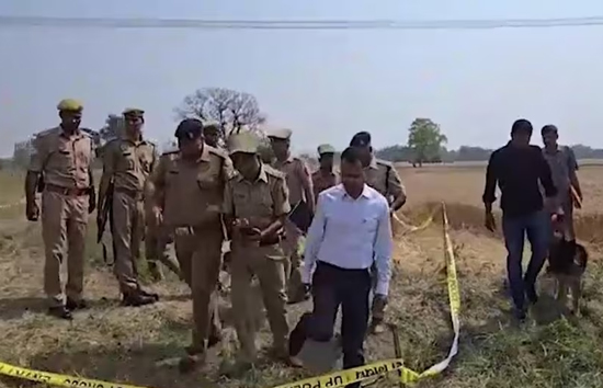क्या जमाना आ गया...देवरिया में पत्नी ने प्रेमी के साथ मिलकर पति की हत्याकर 60 किमी दूर फेंका शव 