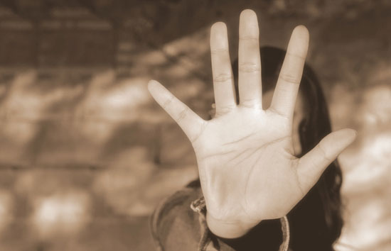 मां के सामने प्रेमी ने 2 साल की बच्ची से किया बलात्कार, फिर की हत्या, दोनों गिरफ्तार 