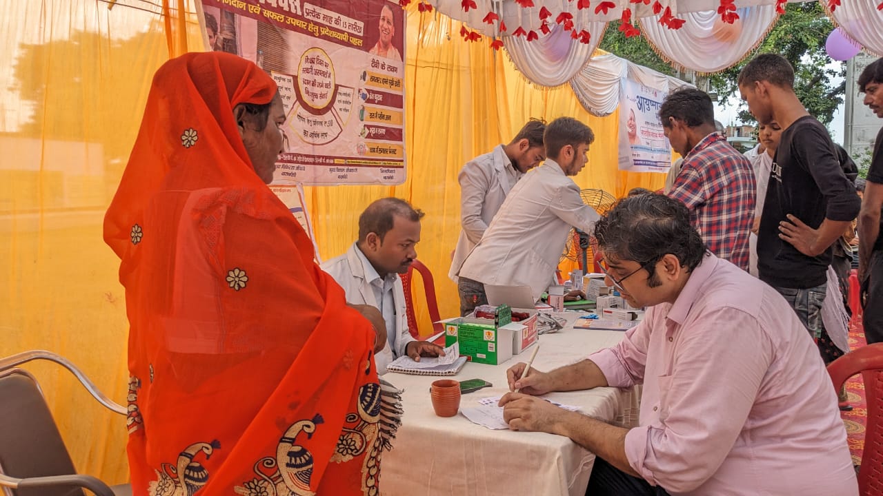आयुष्मान भवः कार्यक्रम के अंतर्गत सामुदायिक स्वास्थ्य केन्द्र जहांगीराबाद में स्वास्थ्य मेले का कार्यक्रम किया गया