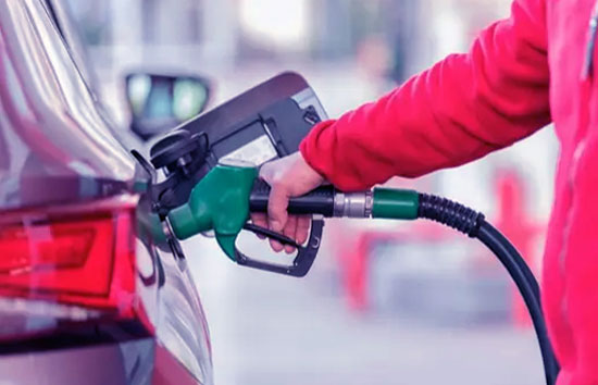 Petrol Diesel Prices Today : दिवाली का तोहफा, बुधवार को तेल कंपनियों ने घटाए पेट्रोल-डीजल के दाम, देखें लेटेस्ट कीमत 