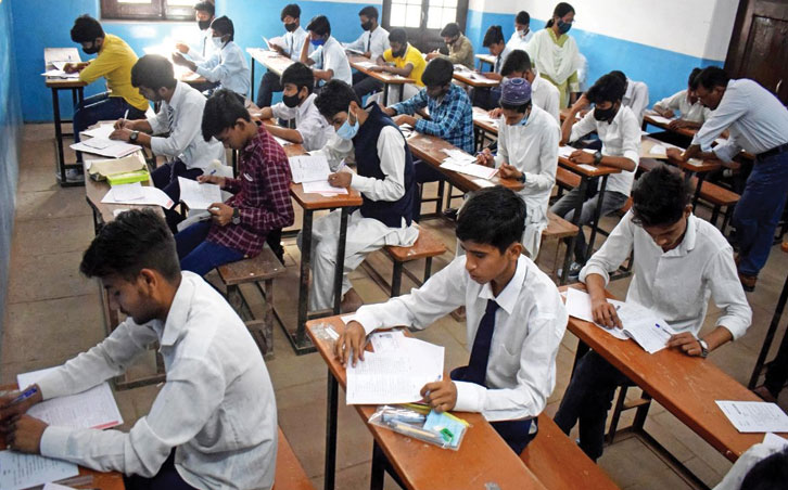 UP Board Exam 2025 : 10वीं-12वीं की बोर्ड परीक्षाएं टली... महाकुंभ की वजह से शिक्षा मंत्री ने लिया फैसला 