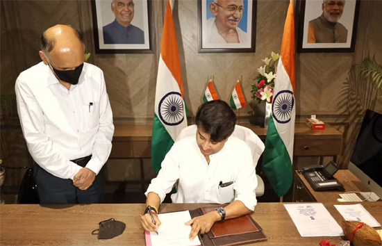 मोदी की कैबिनेट का हिस्सा बने ज्योतिरादित्य सिंधिया, इस्पात मंत्रालय का संभाला कार्यभार