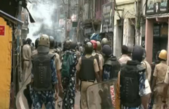 नूपुर शर्मा विवाद : हावड़ा में फिर भड़की हिंसा, पुलिस पर उपद्रवियों ने किया पथराव, धारा 144 लागू इंटरनेट बंद 