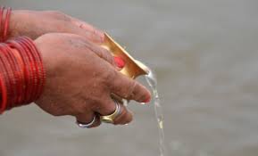 गंगा दशहरा पर करें इन चीजों का दान, चमक जाएगा आपका भाग्य