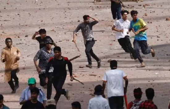 आरक्षण पर बवाल, अब तक 105 से ज्यादा लोगों की मौत, 2500 घायल, बांग्लादेश में कर्फ्यू