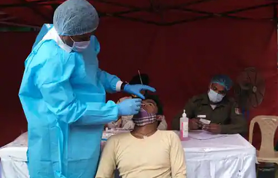 coronavirus update in india : कोरोना के मामले में बढ़ोत्तरी, 24 घंटे में 18,815 नए केस 