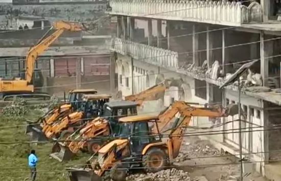 यूपी : मदनी मस्जिद पर बुलडोजर कार्रवाई से सुप्रीम कोर्ट नाराज! अधिकारियों को अवमानना का नोटिस जारी,