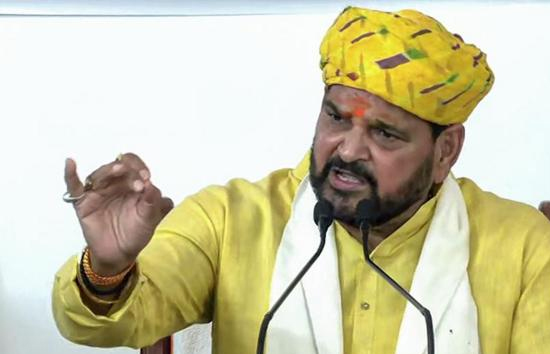 कैसरगंज से बृजभूषण का कट  सकता है टिकट! बेटे करन भूषण सिंह को भाजपा बना सकती है उम्मीदवार 