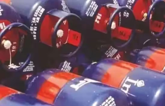 एलपीजी सिलेंडर के दाम में बड़ी कटौती, उम्म्मीद से ज्यादा घटे दाम, जाने आज की नई कीमतें 