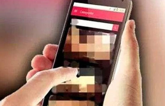 यूपी : सिपाहियों की करतूत, आपत्तिजनक स्थिति में प्रेमी जोड़े का बनाया वीडियो, भेजे गए जेल 