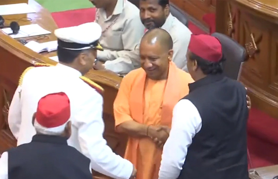 विधानसभा में आमने-सामने आए सीएम योगी और अखिलेश, जाने फिर क्या हुआ 