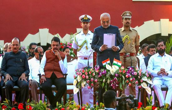 महाराष्ट्र में फडणवीस की कैबिनेट का हुआ विस्तार, बीजेपी से 19, शिवसेना से 11 और NCP के 9 विधायकों ने ली मंत्री पद की शपथ 