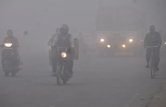 यूपी में कड़ाके की ठंड, कई शहरों में हो सकती है बारिश, मौसम विभाग का अलर्ट 