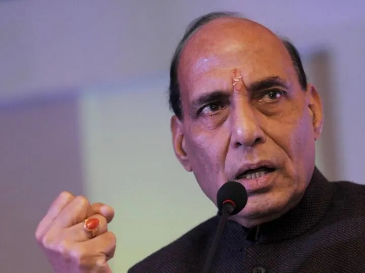 रक्षा मंत्री राजनाथ सिंह ने इंदौर में एक रैली को संबोधित करते हुए कांग्रेस पर जमकर साधा निशाना 