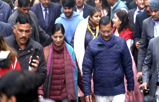 दिल्ली विधानसभा चुनाव : अरविंद केजरीवाल ने दाखिल किया नामांकन पत्र, मंदिर में किये दर्शन 