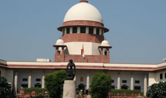 PM मोदी का हुबली में रोड शो के दौरान लोगो ने किया जबरदस्त स्वागत, बरसाए फूल
