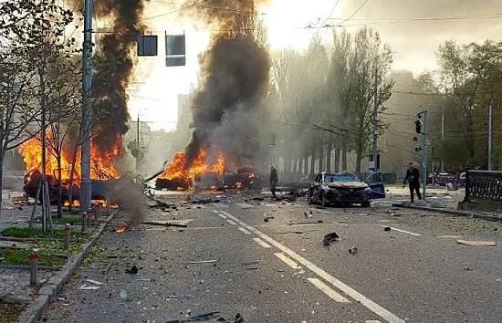 रूस का यूक्रेन पर ताबड़तोड़ मिसाइल हमला 12 की मौत, 64 घायल