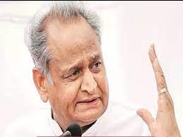 बीकानेर में पत्रकारों को संबोधित करते हुए अशोक गहलोत ने प्रधानमंत्री मोदी से किया ये अपील 