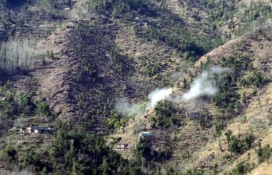 जम्मू-कश्मीर : राजौरी में खाई में गिरा वाहन, तीन महिलाओं सहित चार यात्रियों की मौत