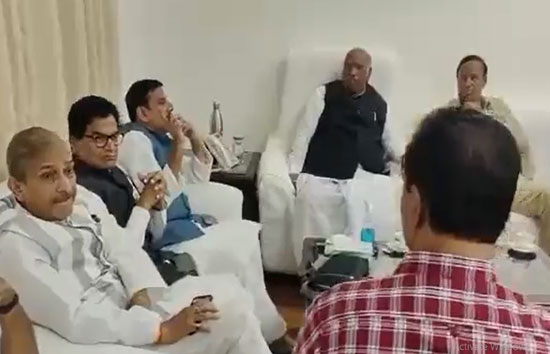 अडाणी केस में संयुक्त संसदीय समिति के गठन से भाग रही है सरकार : खड़गे