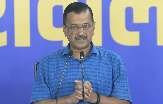 दिल्ली MCD चुनाव 2022 : सीएम केजरीवाल ने जारी किया घोषणा पत्र, दिल्ली से कूड़े के पहाड़ को हटाने समेत दी 10 गारंटी