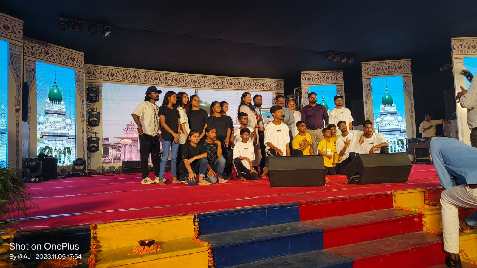 स्टेपिंग स्टोन एकेडमी के बच्चों ने देवा महोत्सव में शानदार कार्यक्रम प्रस्तुत किया