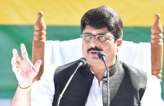 अखिलेश यादव की पोस्ट पर राजा भैया का पलटवार, जाने क्या कहा ?