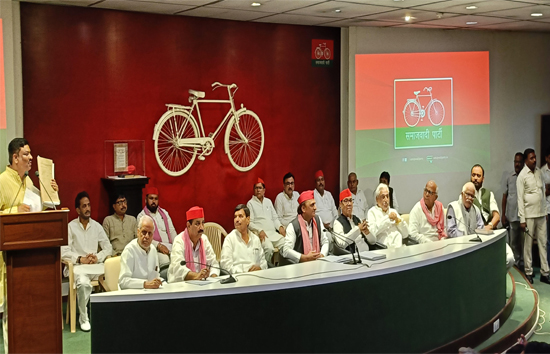 अयोध्या की जमीनों पर भाजपा नेताओं की लूट, सेना को भी नहीं छोड़ा: पवन पांडेय