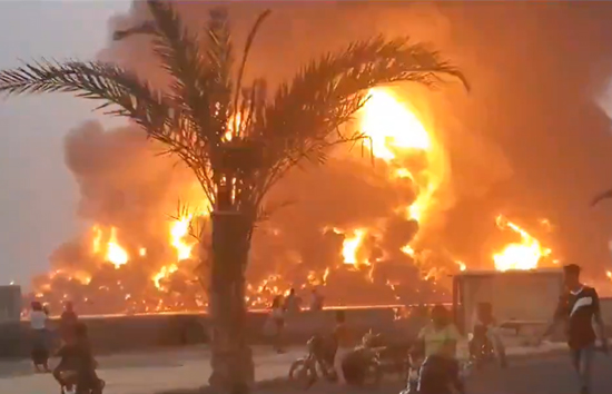 इजरायल ने यमन की एयर स्ट्राइक, आग का गोला बने ठिकाने