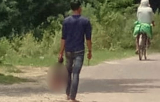 यूपी : प्रेम -प्रसंग से परेशान होकर भाई ने बहन की गला काटकर की हत्या,  फिर कटा सिर लेकर गांव में घूमता  रहा  