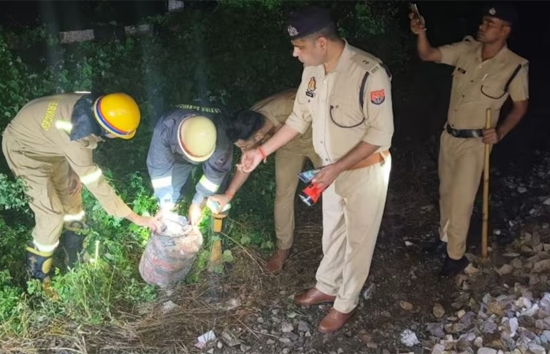 कानपुर में चली जाती हजारों जाने !  ट्रैक पर सिलेंडर और मिठाई के डिब्बे में पेट्रोल और बारूद रखने की साजिश के पीछे कौन ? 