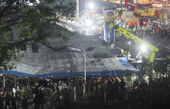 मुंबई में अवैध होर्डिंग गिरने से 14 की मौत, 74 घायल,  मुख्यमंत्री ने 5-5 लाख रुपए मुआवजे का किया ऐलान