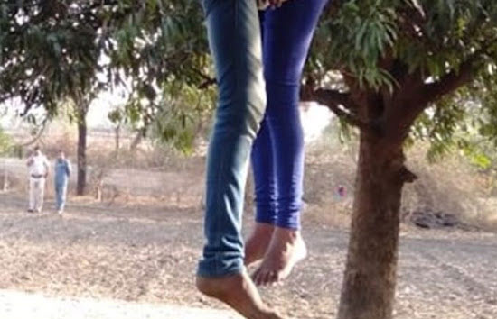 संदिग्ध परिस्थितियों में पेड़ से लटकते मिले प्रेमी जोड़े के शव