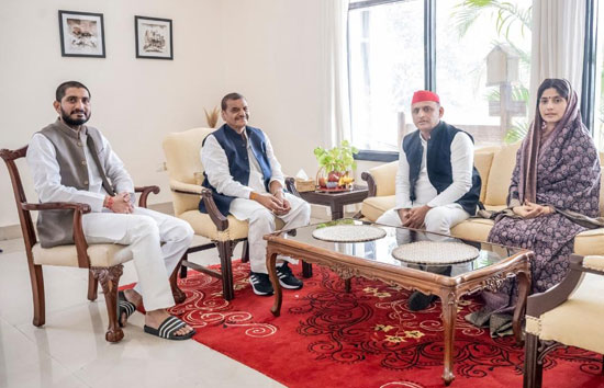 मैनपुरी उपचुनाव: साथ आए अखिलेश और शिवपाल, डिंपल को जिताने के लिए परिवार ने झोंकी ताकत 